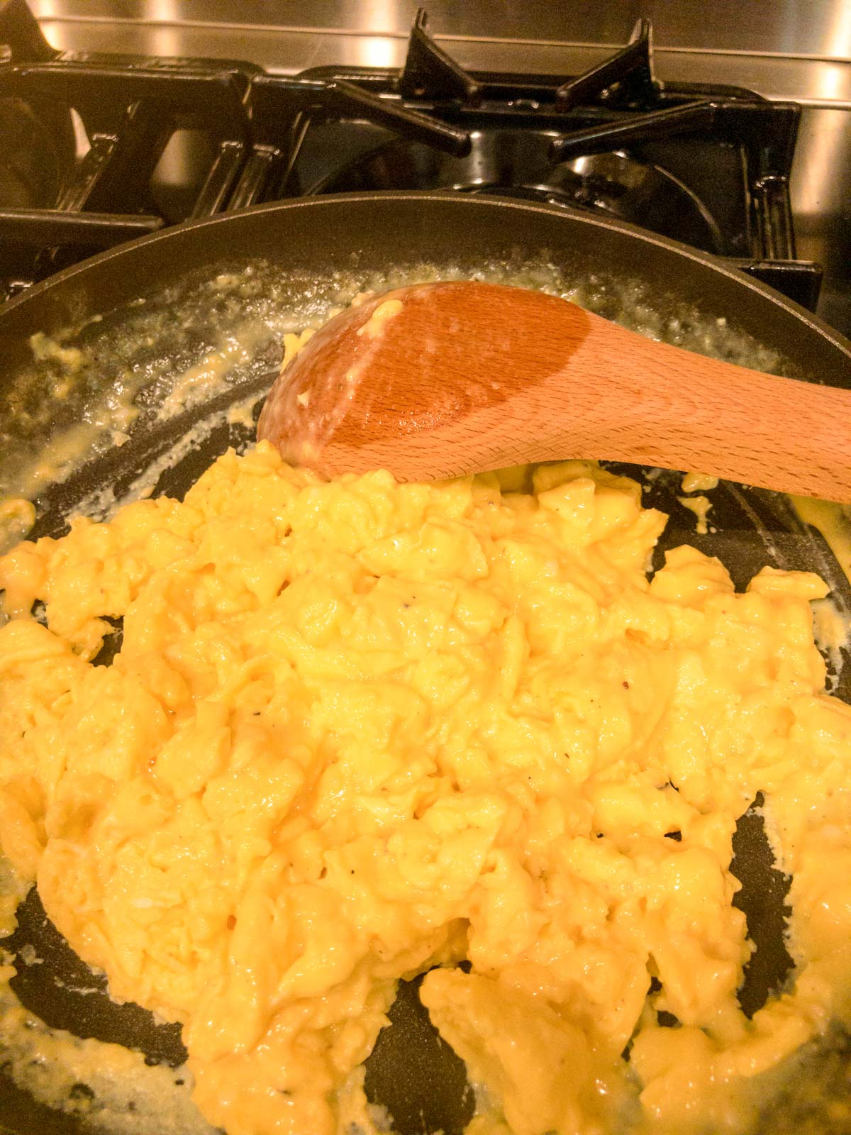 Scrambled eggs in a skillet